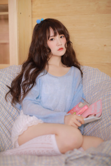 宝宝把腿抬起来靠墙上怎么回事